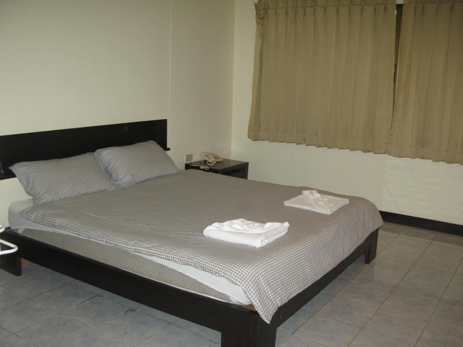 Oyo 244 Roar Inn Patong Buitenkant foto