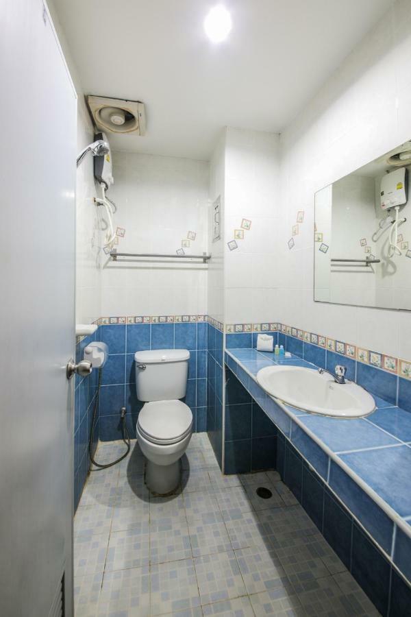 Oyo 244 Roar Inn Patong Buitenkant foto