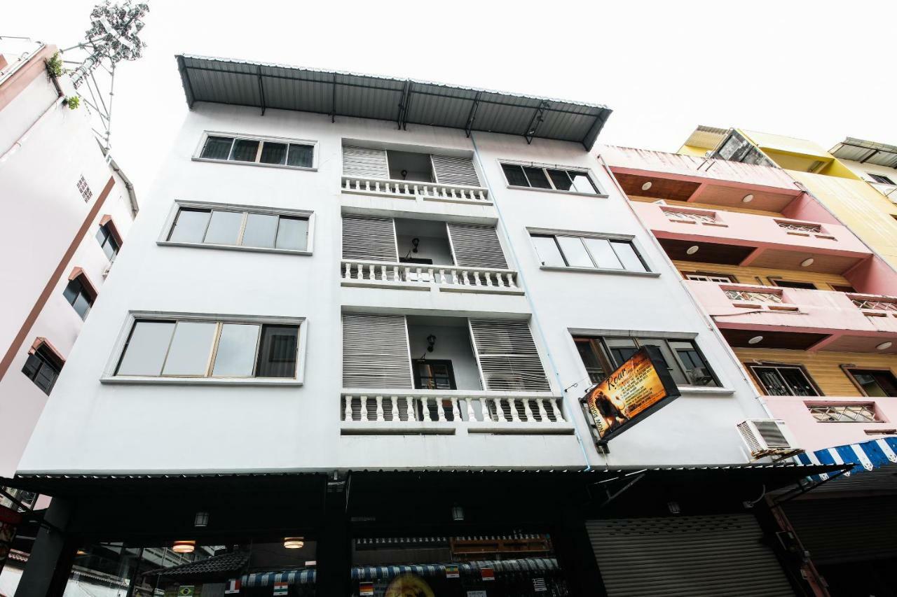 Oyo 244 Roar Inn Patong Buitenkant foto