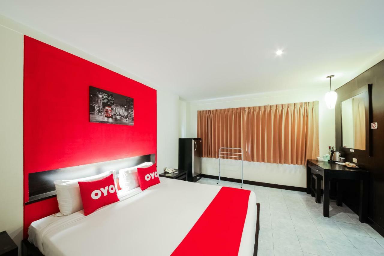 Oyo 244 Roar Inn Patong Buitenkant foto